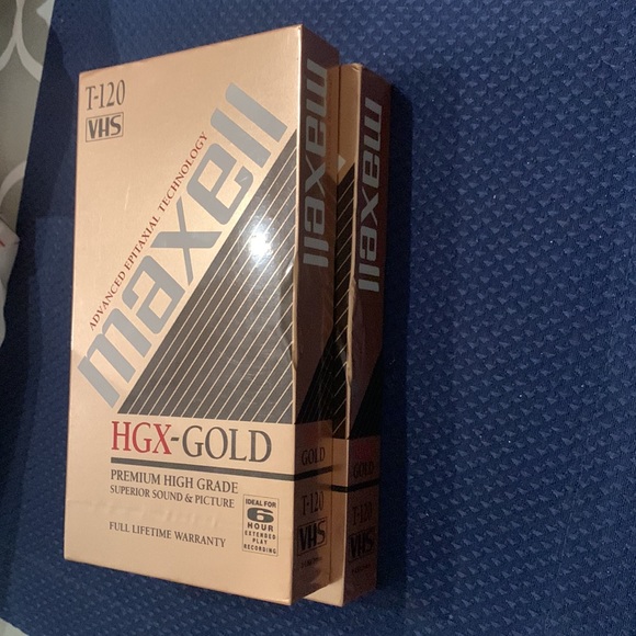Lot of 2 sealed maxell t-120 vhs hgx-gold high grade video tape for recording - Picture 3 of 4